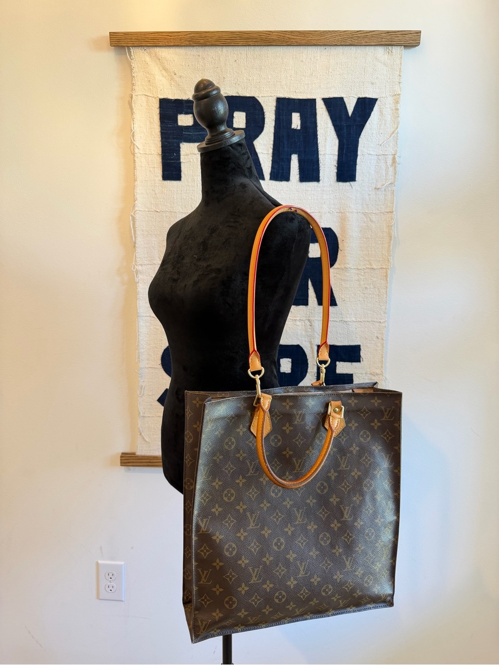 Louis Vuitton ‘Sac Plat’ Monogram Tote’